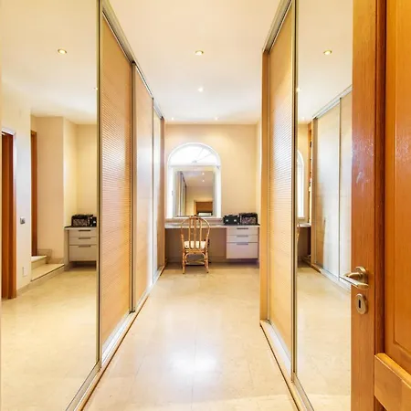 Casa Eden - Super Luxury 4 Bedroom With Tennis Court 2 Swimming Pools Stunning Seaviews Villa Guia (Faro)