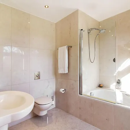 Casa Eden - Super Luxury 4 Bedroom With Tennis Court 2 Swimming Pools Stunning Seaviews Villa Guia (Faro)