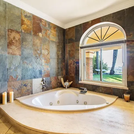 Casa Eden - Super Luxury 4 Bedroom With Tennis Court 2 Swimming Pools Stunning Seaviews *