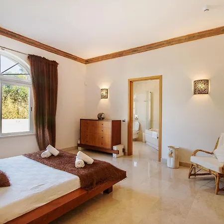 Casa Eden - Super Luxury 4 Bedroom With Tennis Court 2 Swimming Pools Stunning Seaviews וילה