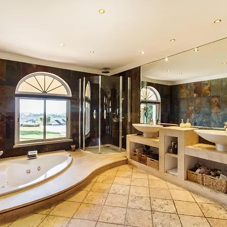 Casa Eden - Super Luxury 4 Bedroom With Tennis Court 2 Swimming Pools Stunning Seaviews Villa *