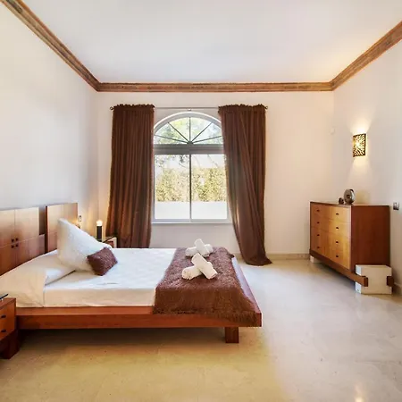 Villa Casa Eden - Super Luxury 4 Bedroom With Tennis Court 2 Swimming Pools Stunning Seaviews *